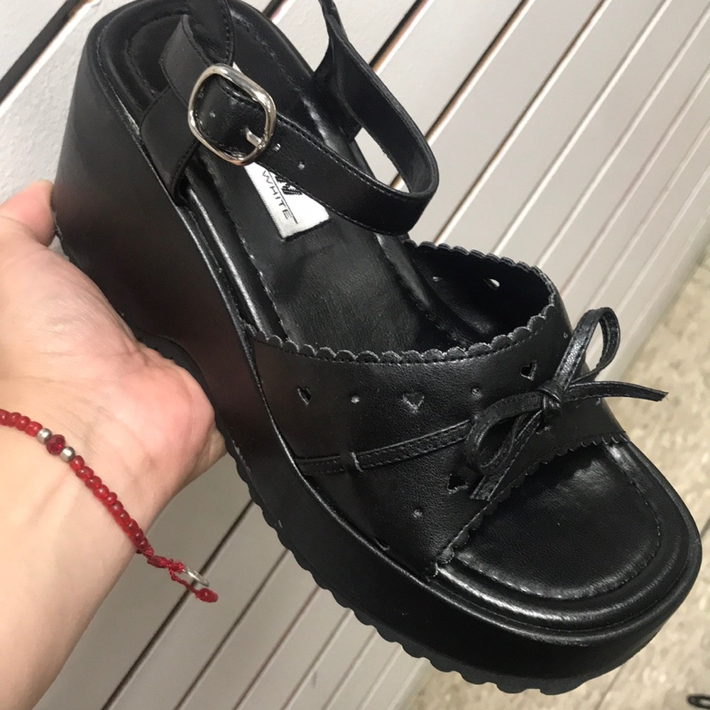 Platform 90’s style sandal